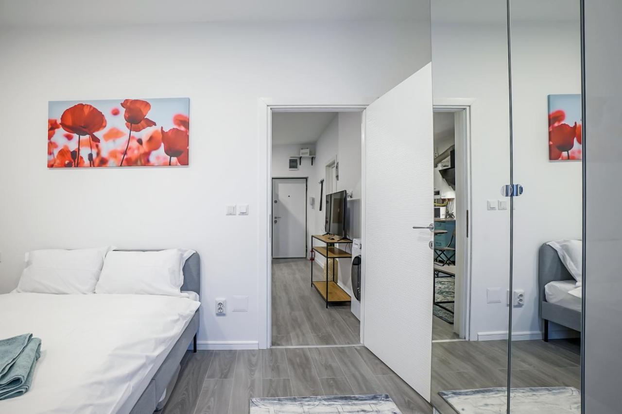 Bright Apartments Moments Away From Herastrau Park, Mall And Metro Bucareste Exterior foto