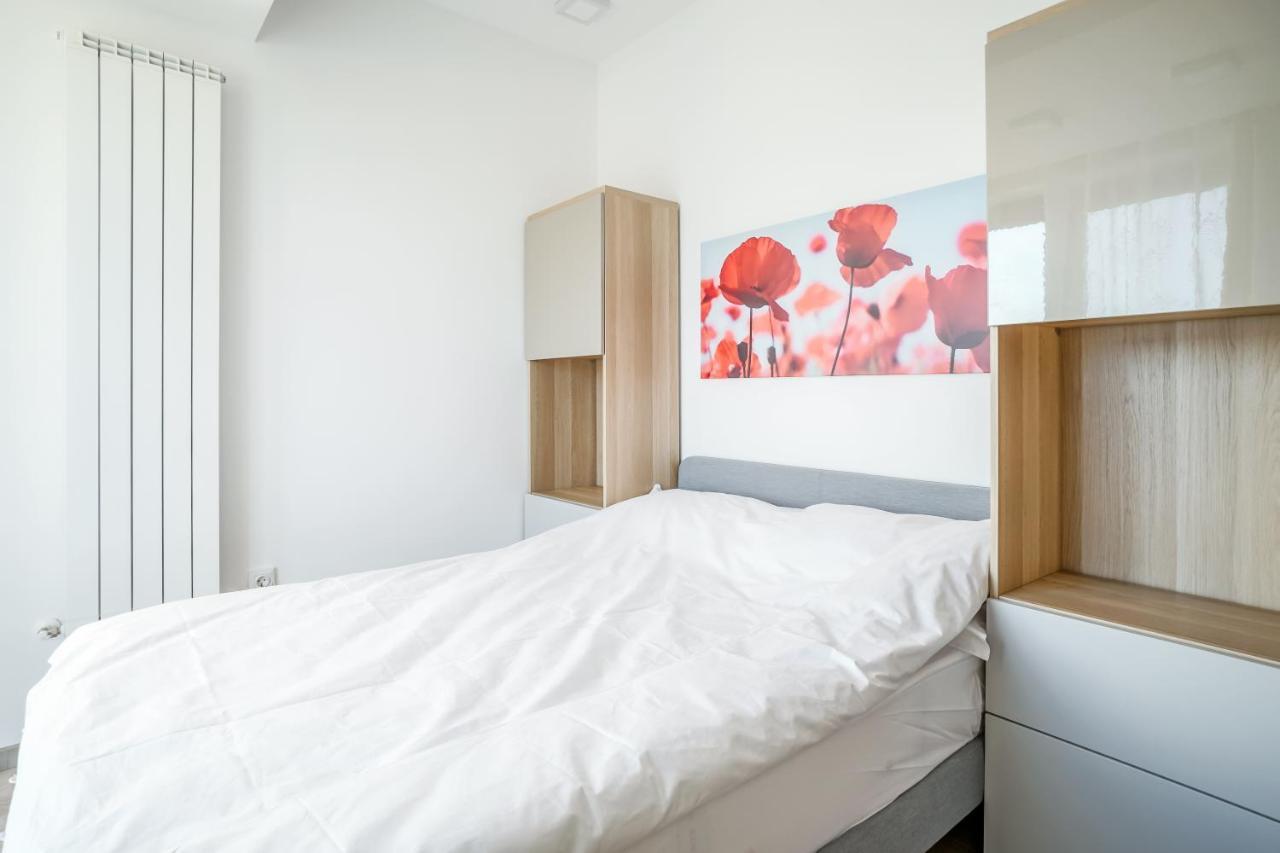 Bright Apartments Moments Away From Herastrau Park, Mall And Metro Bucareste Exterior foto