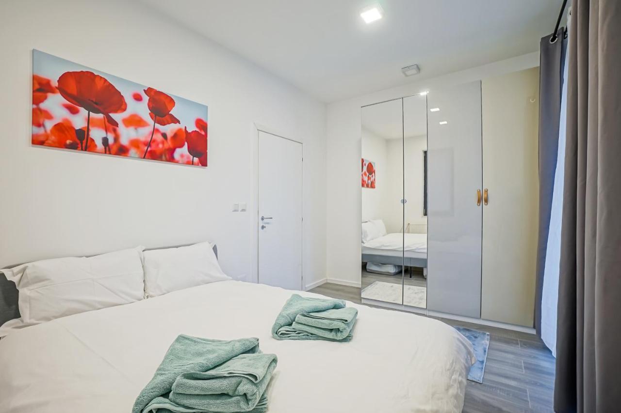 Bright Apartments Moments Away From Herastrau Park, Mall And Metro Bucareste Exterior foto